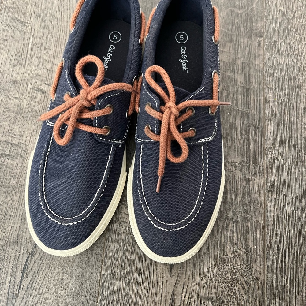 Cat and Jack boys shoes size :5